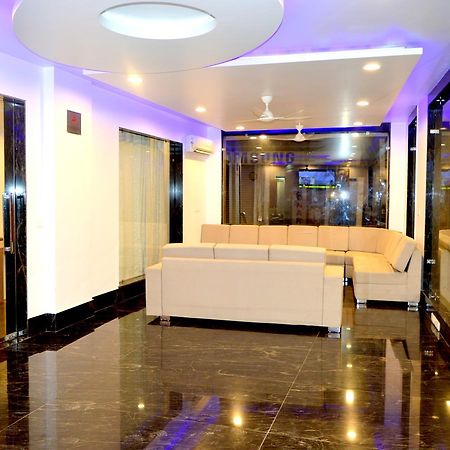 Hotel Taru Inn Ghaziabad Bagian luar foto