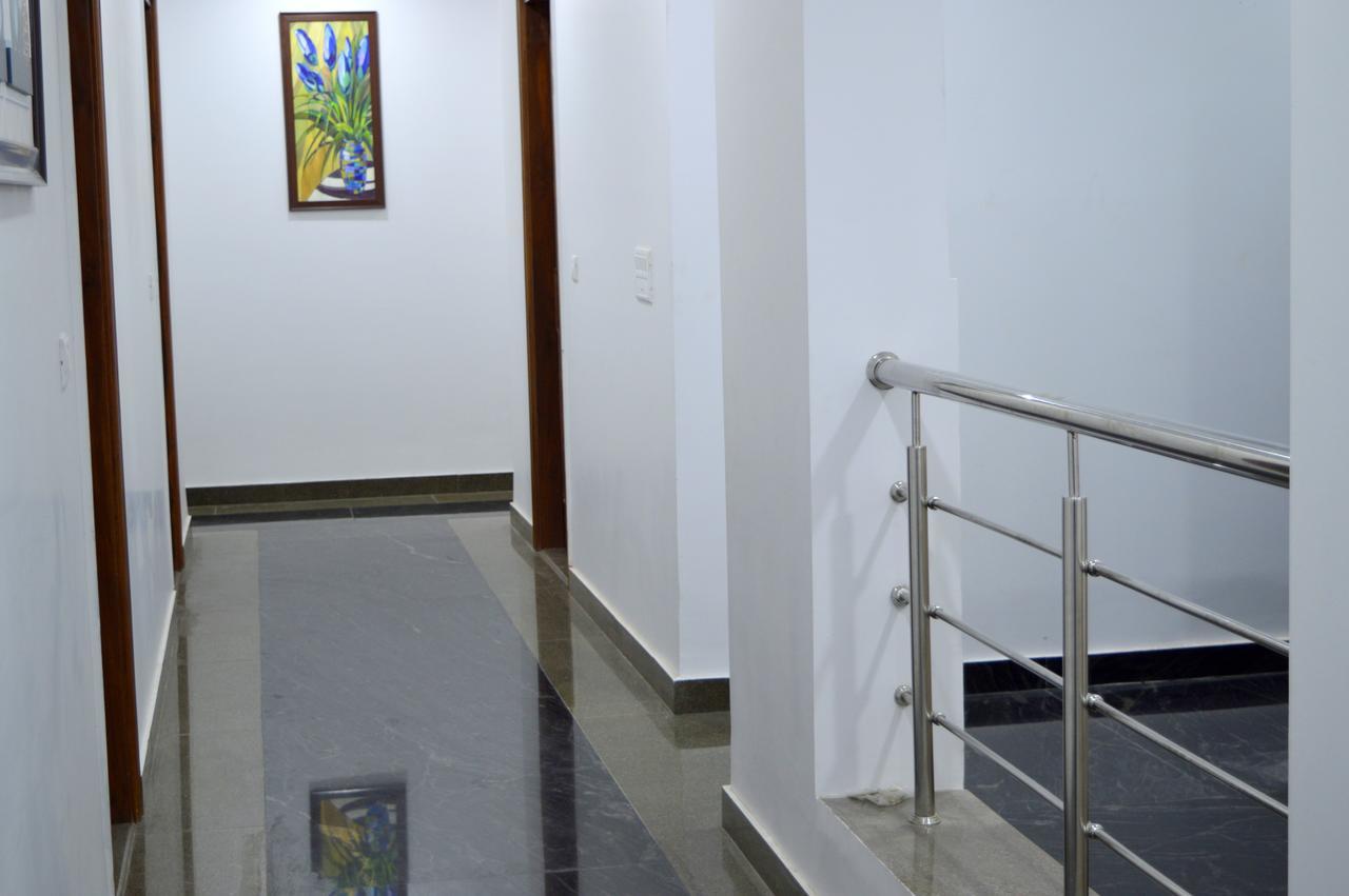 Hotel Taru Inn Ghaziabad Bagian luar foto