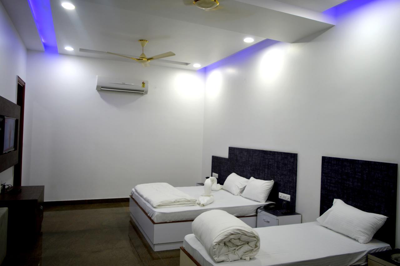 Hotel Taru Inn Ghaziabad Bagian luar foto