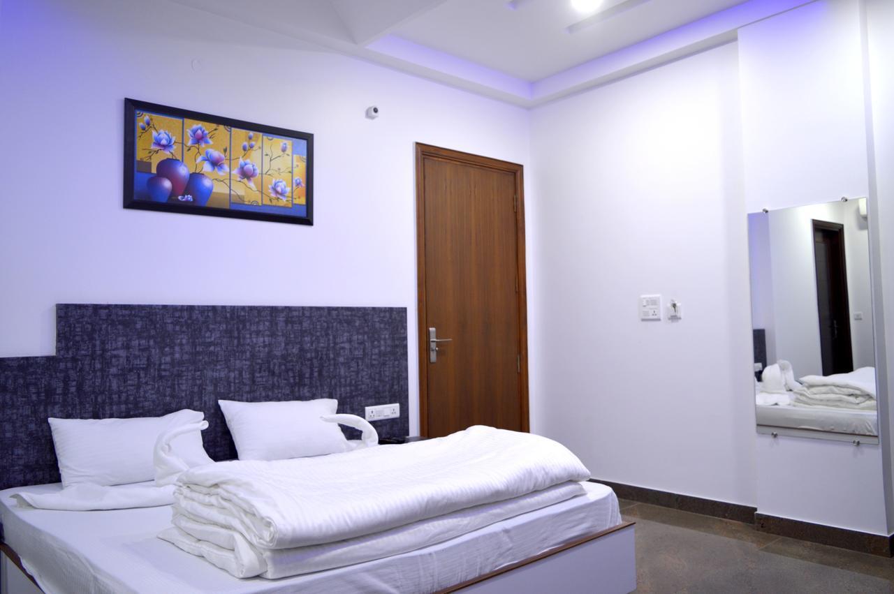 Hotel Taru Inn Ghaziabad Bagian luar foto