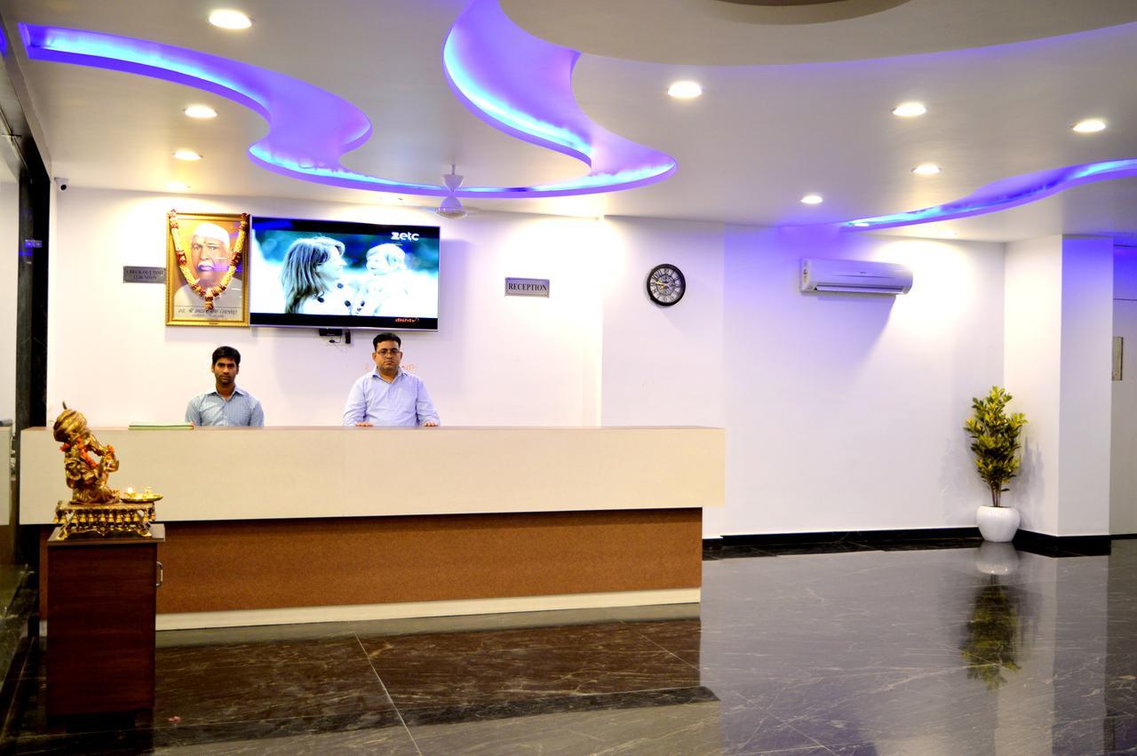 Hotel Taru Inn Ghaziabad Bagian luar foto