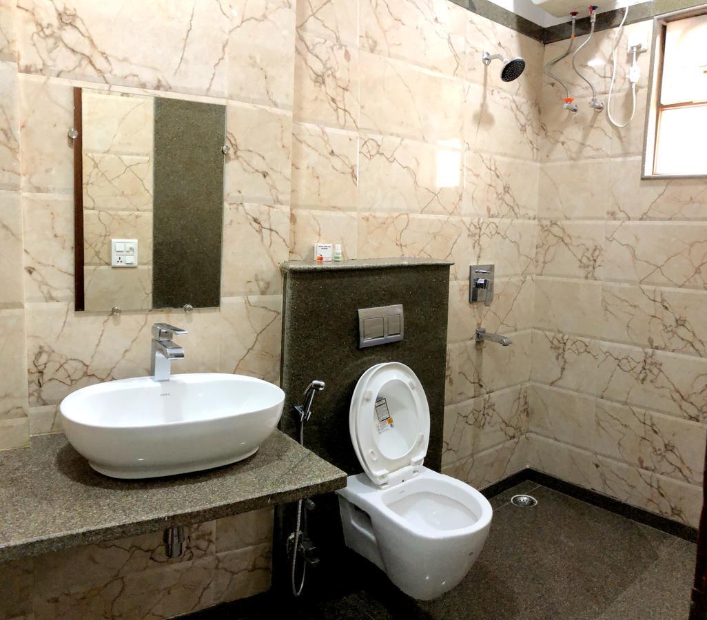 Hotel Taru Inn Ghaziabad Bagian luar foto