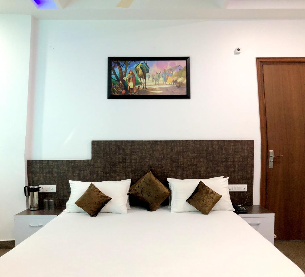 Hotel Taru Inn Ghaziabad Bagian luar foto